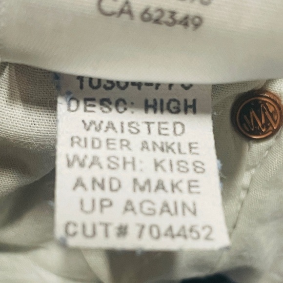 MOTHER high waisted rider ankle jean in kiss and make up again wash Sz 27
8116 - Picture 10 of 11